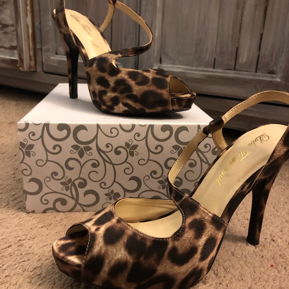 Leopard pumps